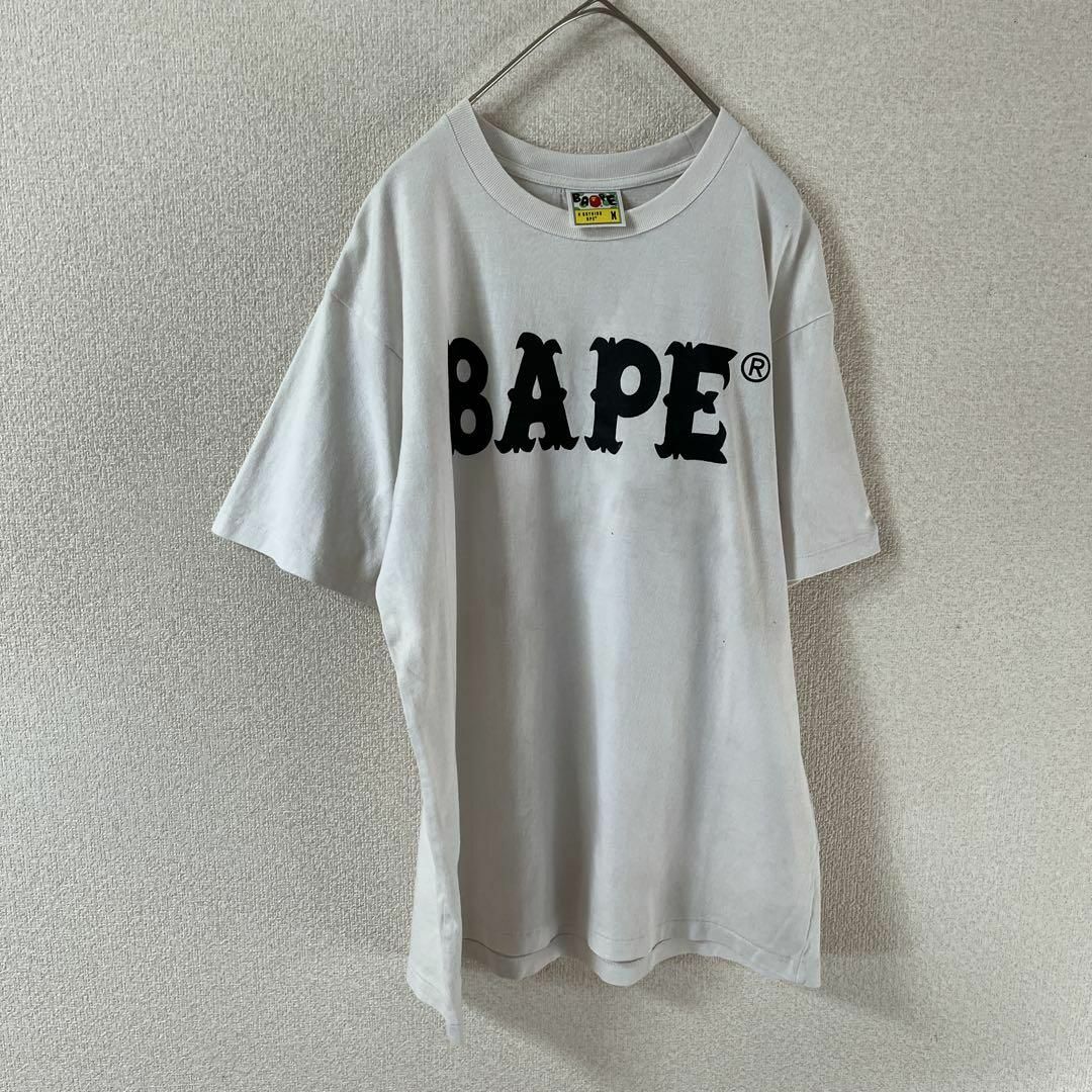 A BATHING APE(アベイシングエイプ)のL1 A BATHING APE tシャツ 半袖　Mメンズ バッグプリント　白 メンズのトップス(Tシャツ/カットソー(半袖/袖なし))の商品写真