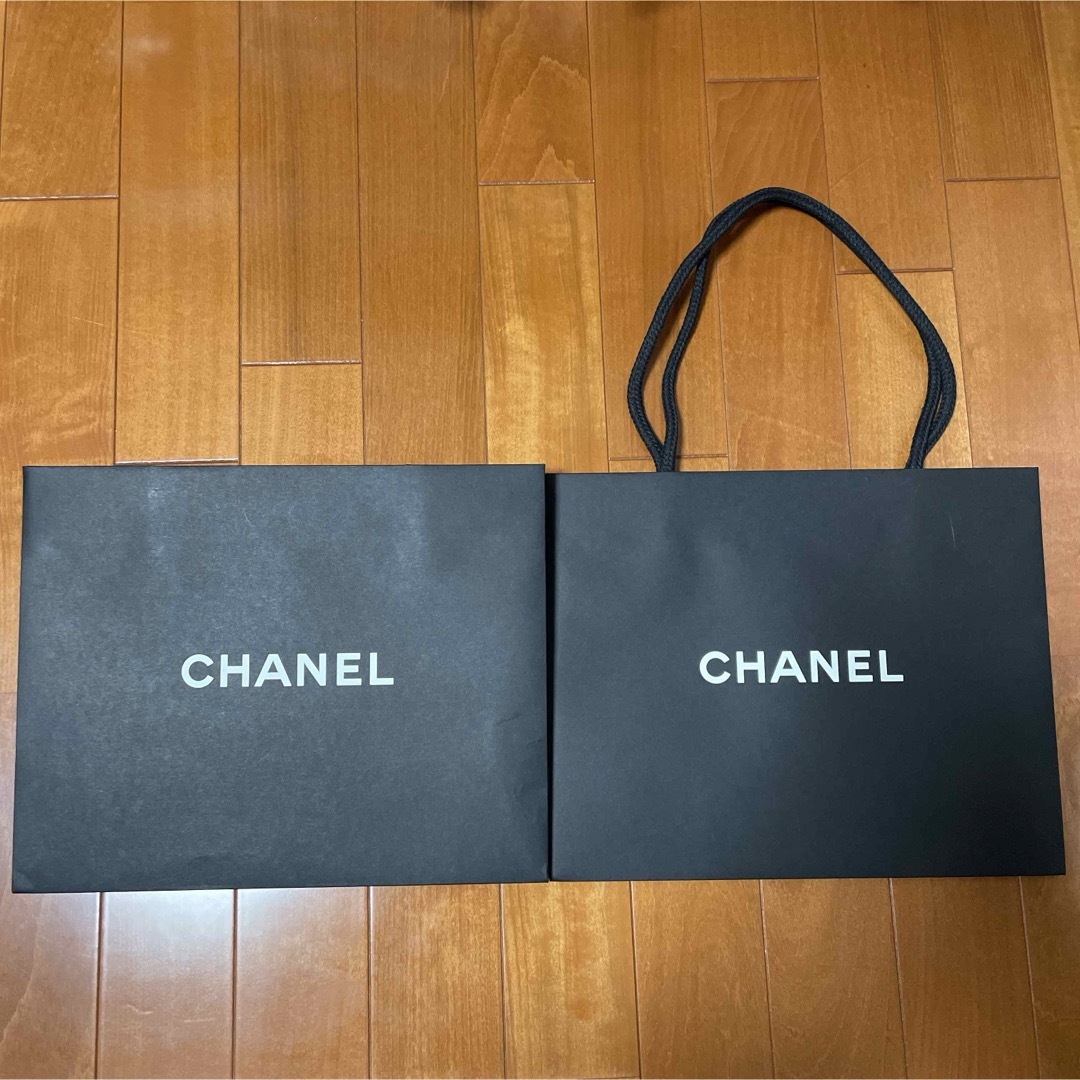 CHANEL(シャネル)のシャネル CHANEL ショッパー 紙袋 2枚セット レディースのバッグ(ショップ袋)の商品写真
