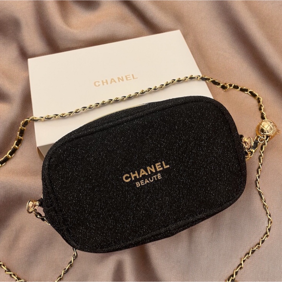 CHANEL(シャネル)の新品 シャネル ノベルティ ショルダー付きポーチ ブラックラメ CHANEL レディースのバッグ(ショルダーバッグ)の商品写真