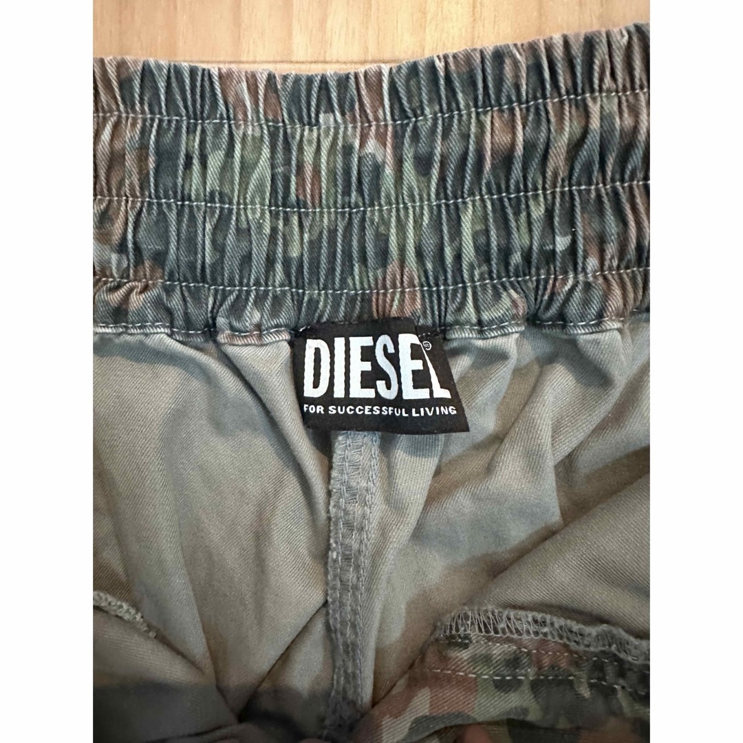 DIESEL(ディーゼル)のDIESEL 迷彩柄パンツ Mサイズ レディースのパンツ(カジュアルパンツ)の商品写真