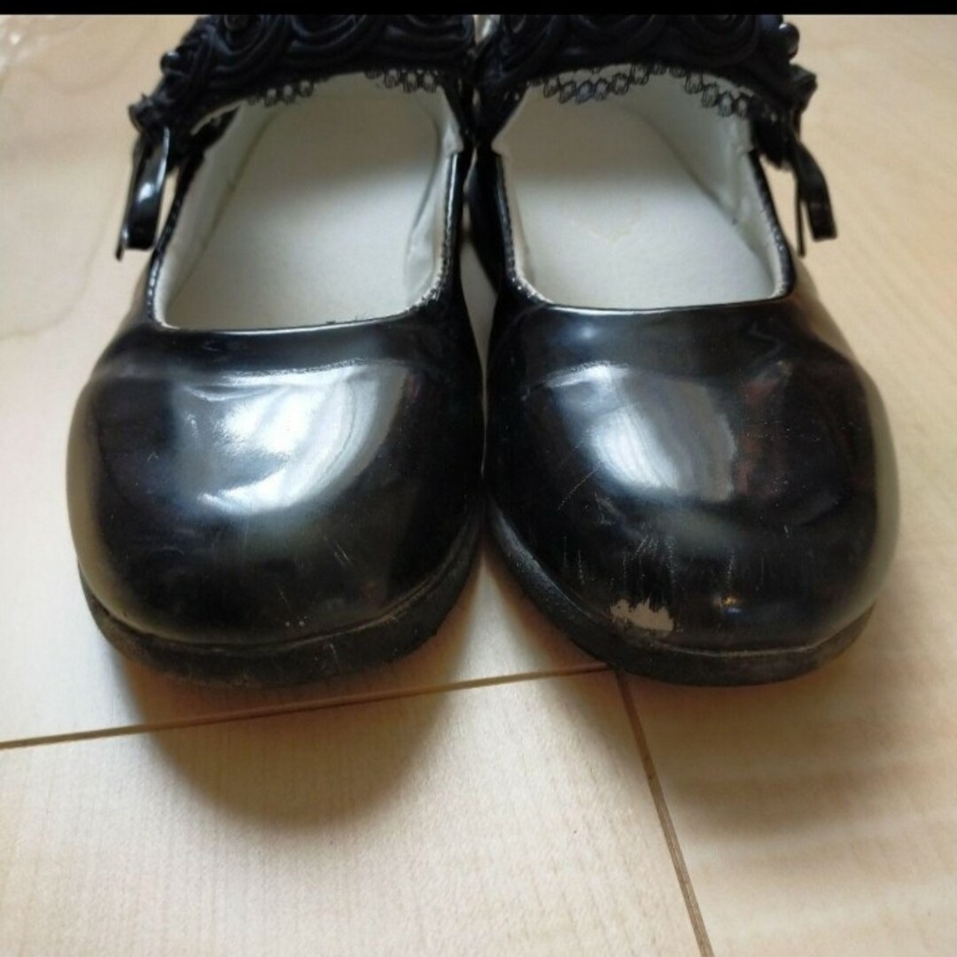 フォーマル靴　発表会　卒園式　入学式　18センチ　エナメル　黒 キッズ/ベビー/マタニティのキッズ靴/シューズ(15cm~)(フォーマルシューズ)の商品写真