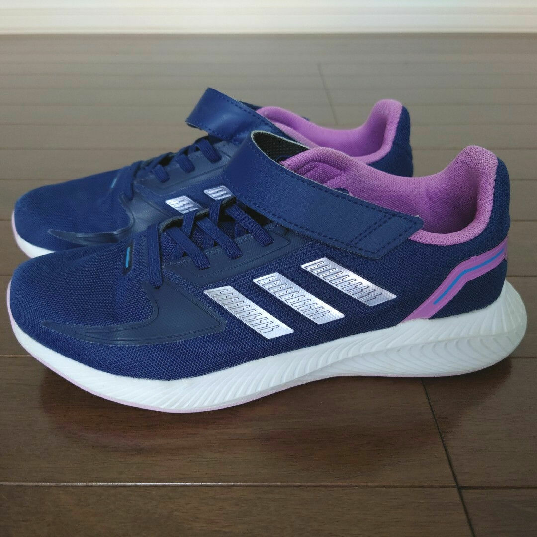 adidas(アディダス)のアディダス　スニーカー　24.0 キッズ/ベビー/マタニティのキッズ靴/シューズ(15cm~)(スニーカー)の商品写真