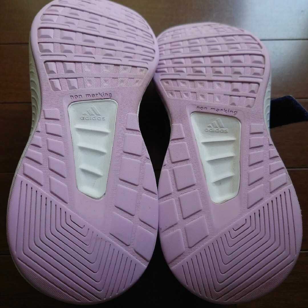 adidas(アディダス)のアディダス　スニーカー　24.0 キッズ/ベビー/マタニティのキッズ靴/シューズ(15cm~)(スニーカー)の商品写真