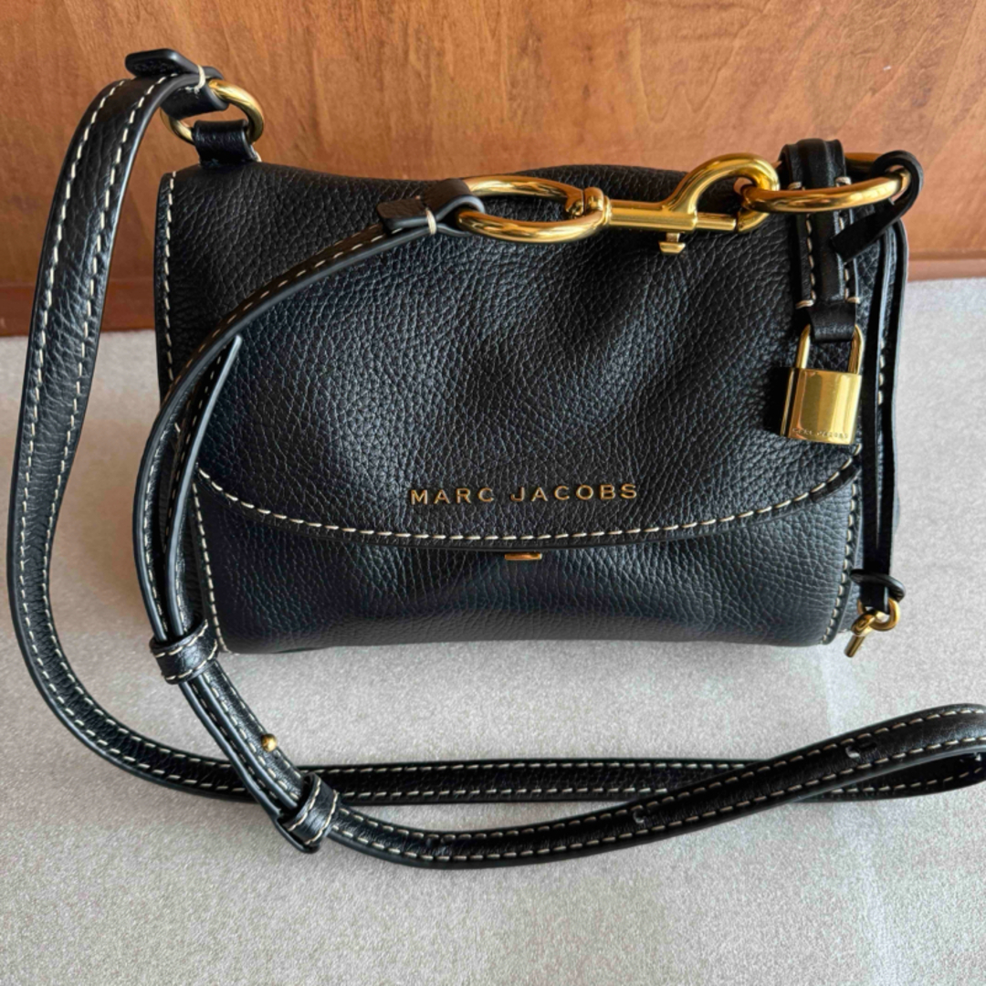 MARC JACOBS(マークジェイコブス)の《美品》MARC JACOBS  ショルダーバック　BLACK レディースのバッグ(ショルダーバッグ)の商品写真