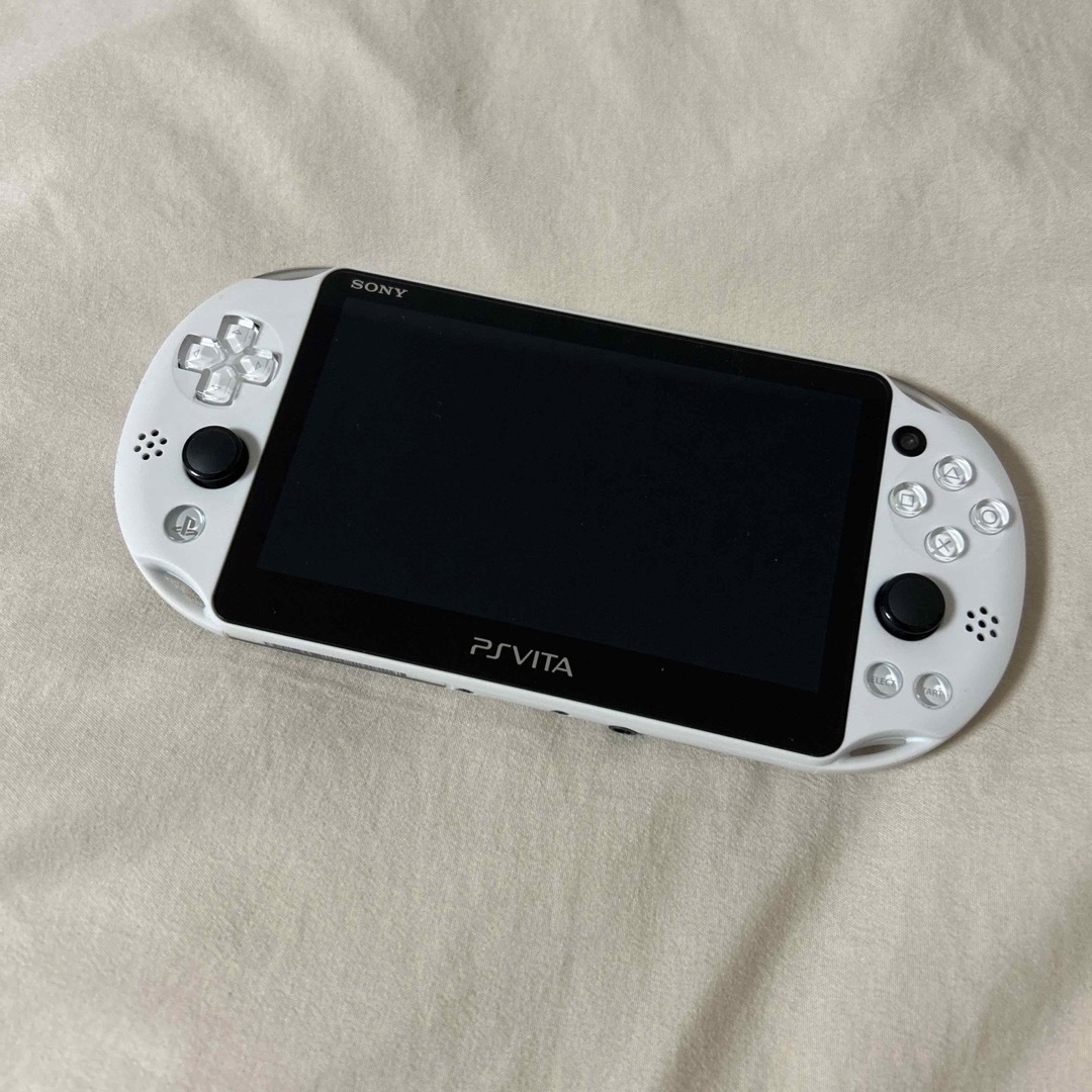 SONY(ソニー)のSONY PlayStationVITA 本体 【16GBメモリー内蔵】 エンタメ/ホビーのゲームソフト/ゲーム機本体(携帯用ゲーム機本体)の商品写真