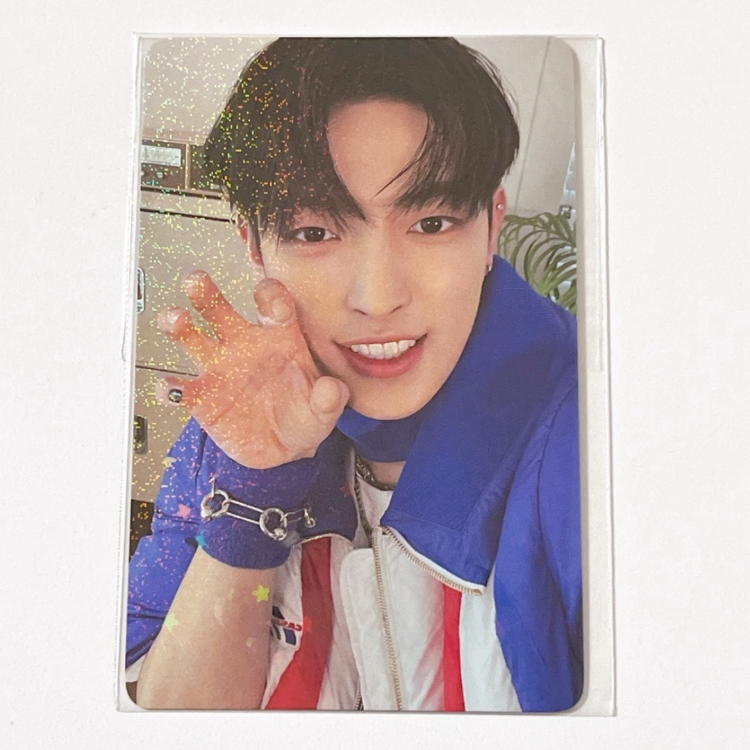 ATEEZ(エイティーズ)のATEEZ NOT OKAY ホンジュン トレカ セット エンタメ/ホビーのタレントグッズ(アイドルグッズ)の商品写真