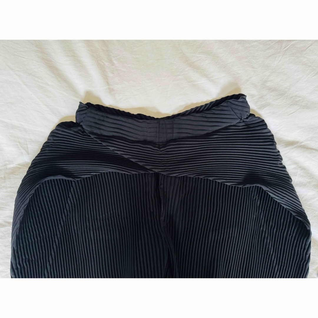 ISSEY MIYAKE(イッセイミヤケ)のオムプリッセタキシードパンツ2プリーツイッセイミヤケ三宅一生TUXEDOプリーツ メンズのパンツ(スラックス)の商品写真