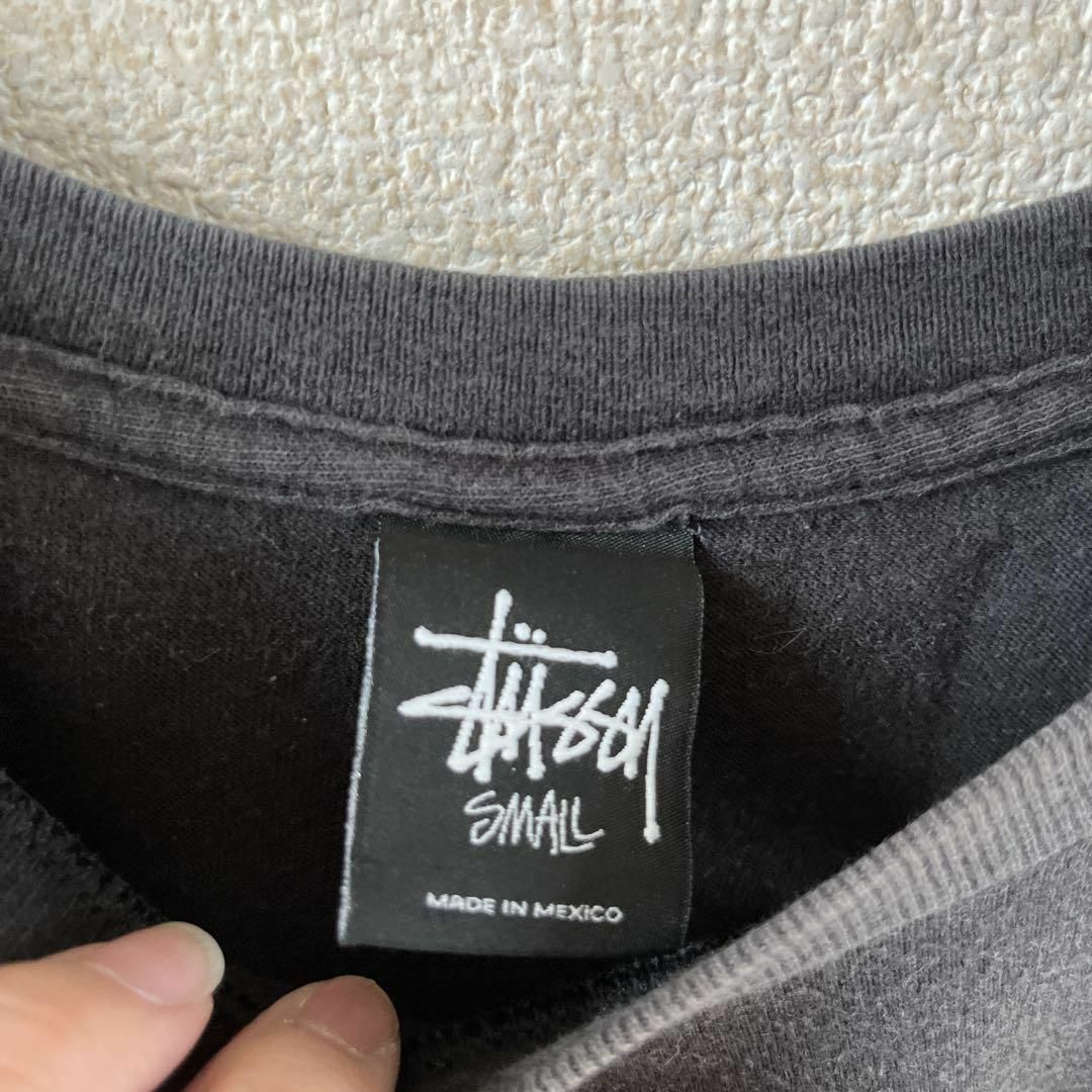 STUSSY(ステューシー)のT1 stussy tシャツ　半袖　バッグプリント　黒　Sメンズ メンズのトップス(Tシャツ/カットソー(半袖/袖なし))の商品写真