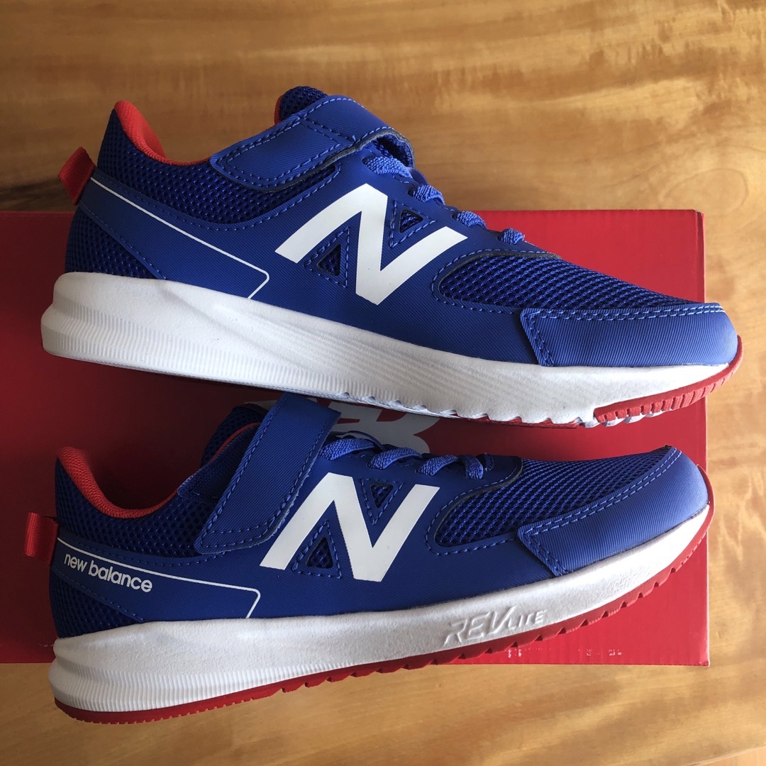 New Balance(ニューバランス)の新品 箱入り 21.5㎝ ニューバランス スニーカー キッズ/ベビー/マタニティのキッズ靴/シューズ(15cm~)(スニーカー)の商品写真