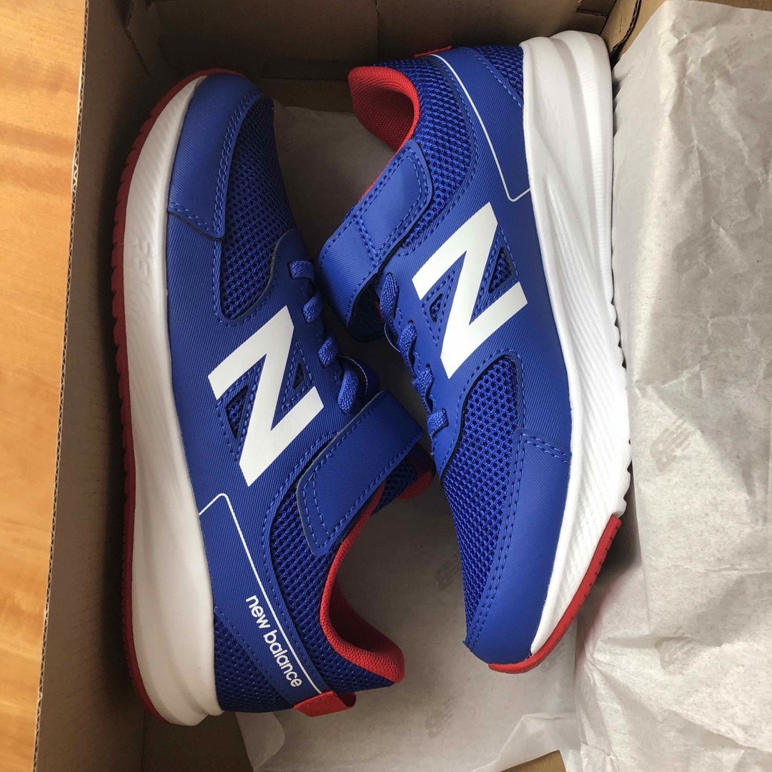 New Balance(ニューバランス)の新品 箱入り 21.5㎝ ニューバランス スニーカー キッズ/ベビー/マタニティのキッズ靴/シューズ(15cm~)(スニーカー)の商品写真