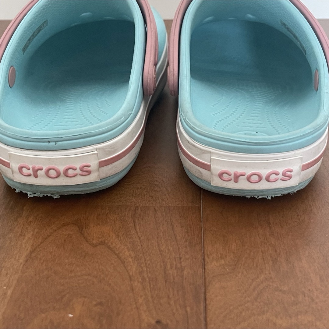 crocs(クロックス)のクロックス　アイスブルー　J1 キッズ/ベビー/マタニティのキッズ靴/シューズ(15cm~)(サンダル)の商品写真