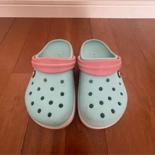 クロックス(crocs)のクロックス　アイスブルー　J1(サンダル)