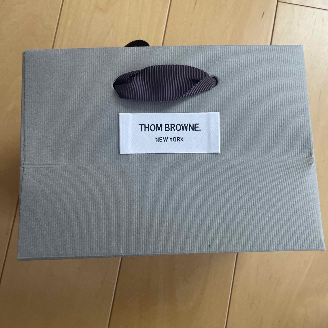 THOM BROWNE(トムブラウン)のトムブラウン　紙袋　小 レディースのバッグ(ショップ袋)の商品写真
