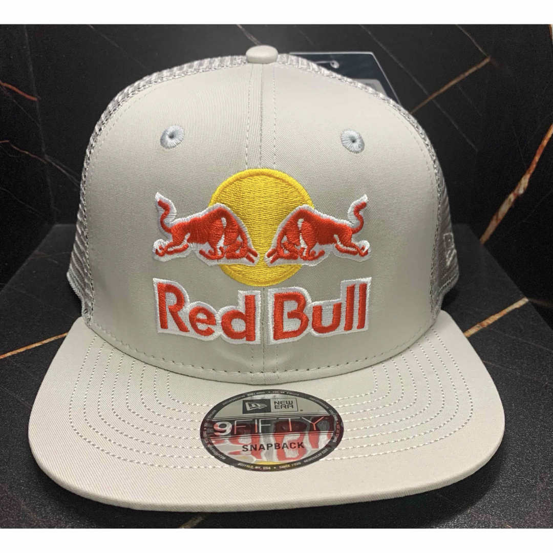 NEW ERA(ニューエラー)の送料無料　【新品】刺繍多数RedBull レッドブル ニューエラメッシュキャップ メンズの帽子(キャップ)の商品写真