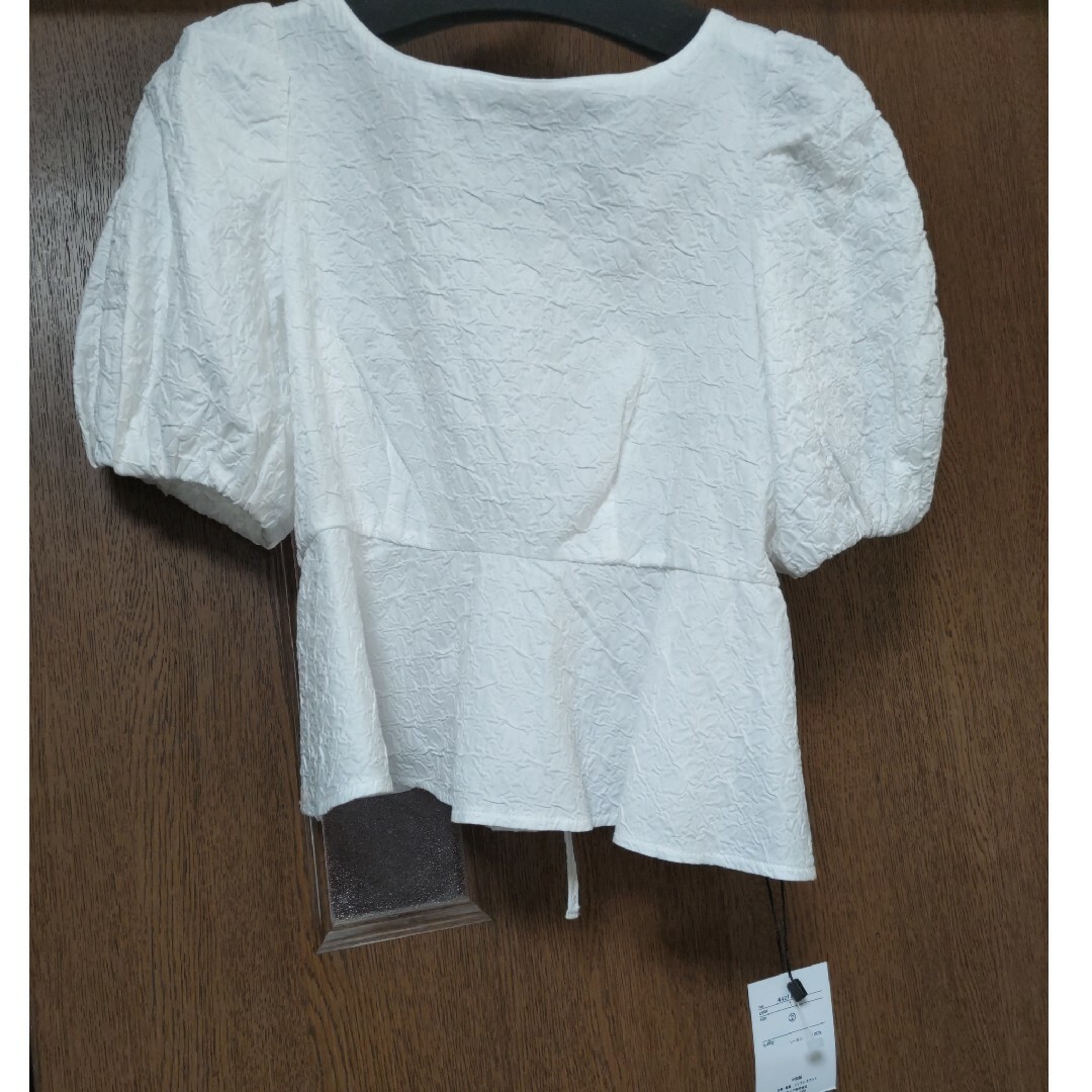 COCO DEAL(ココディール)のリリアンカラットバックシャンジャガードペプラムブラウス レディースのトップス(シャツ/ブラウス(半袖/袖なし))の商品写真