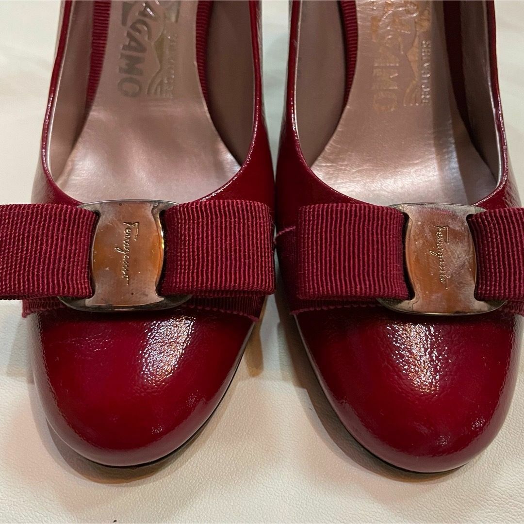 Salvatore Ferragamo(サルヴァトーレフェラガモ)の（美品）フェラガモ　パンプス　ハイヒール　赤　22.5cm レディースの靴/シューズ(ハイヒール/パンプス)の商品写真