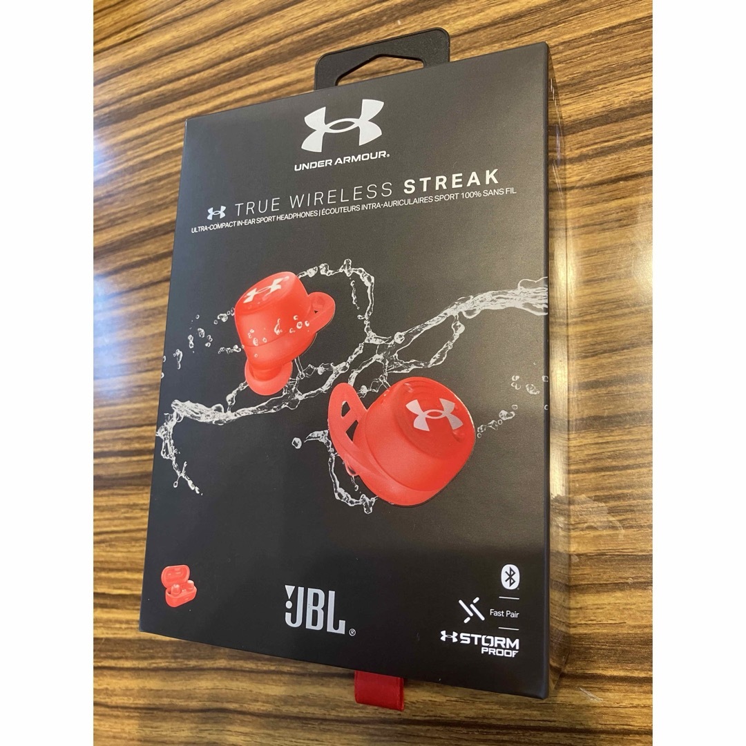 UNDER ARMOUR(アンダーアーマー)の【ジャンク品】UNDER ARMOUR TRUE WIRELESS STREAK スマホ/家電/カメラのオーディオ機器(ヘッドフォン/イヤフォン)の商品写真