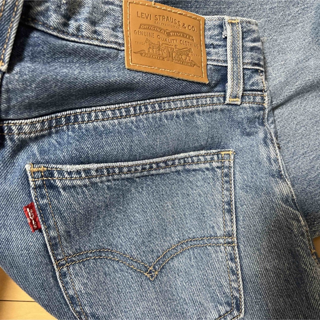 Levi's(リーバイス)の送料込み⭐︎半額以下！【Levi's】ハイウエストルーズフレア レディースのパンツ(デニム/ジーンズ)の商品写真