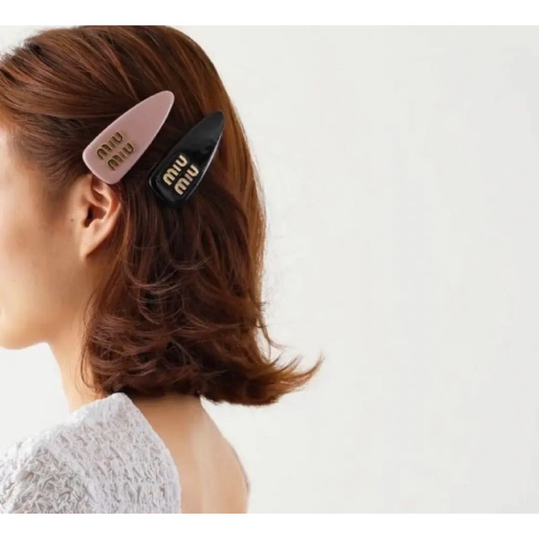 miumiu(ミュウミュウ)の新品未使用！miumiuヘアクリップ♡バレッタ♡レザー♡ミュウミュウヘアピン♡ レディースのヘアアクセサリー(バレッタ/ヘアクリップ)の商品写真