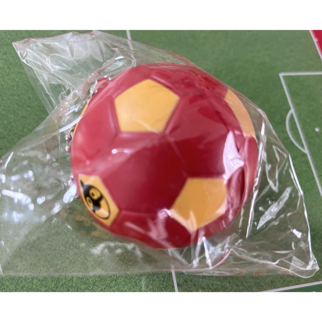 名古屋グランパス 37 杉本選手 ボールキーホルダー ボールチェーン ガチャ スポーツ/アウトドアのサッカー/フットサル(応援グッズ)の商品写真