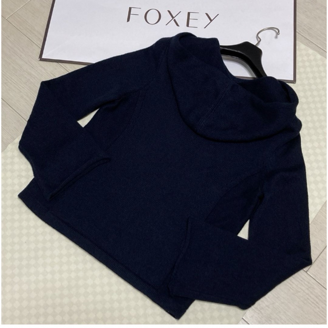 FOXEY(フォクシー)の美品★¥78,100 FOXEY  "LILY PARKA"(ネイビー・40) レディースのトップス(パーカー)の商品写真