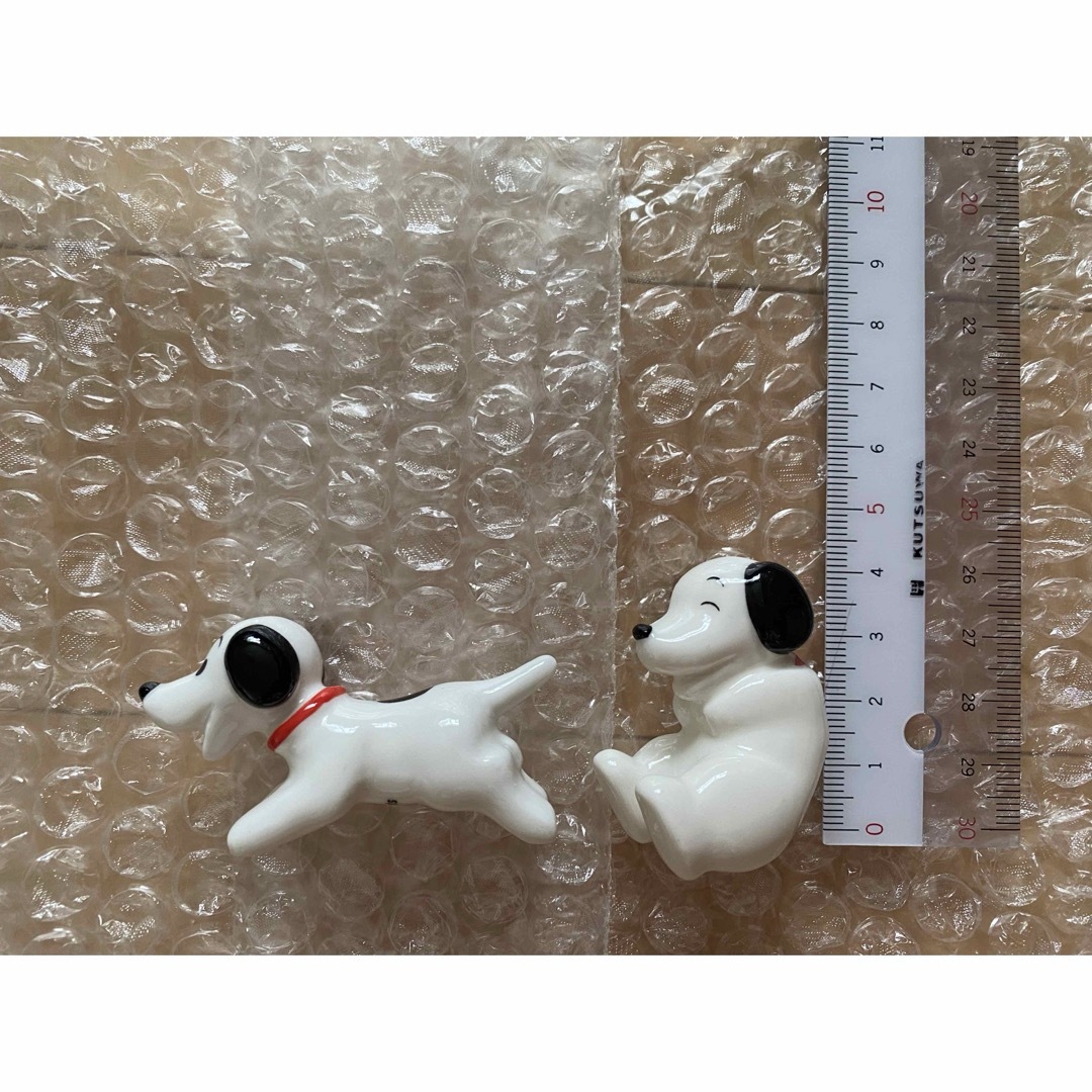 SNOOPY(スヌーピー)のスヌーピー ミュージアム　箸置き　走るスヌーピー  笑うスヌーピー 新品　㉕ エンタメ/ホビーのおもちゃ/ぬいぐるみ(キャラクターグッズ)の商品写真