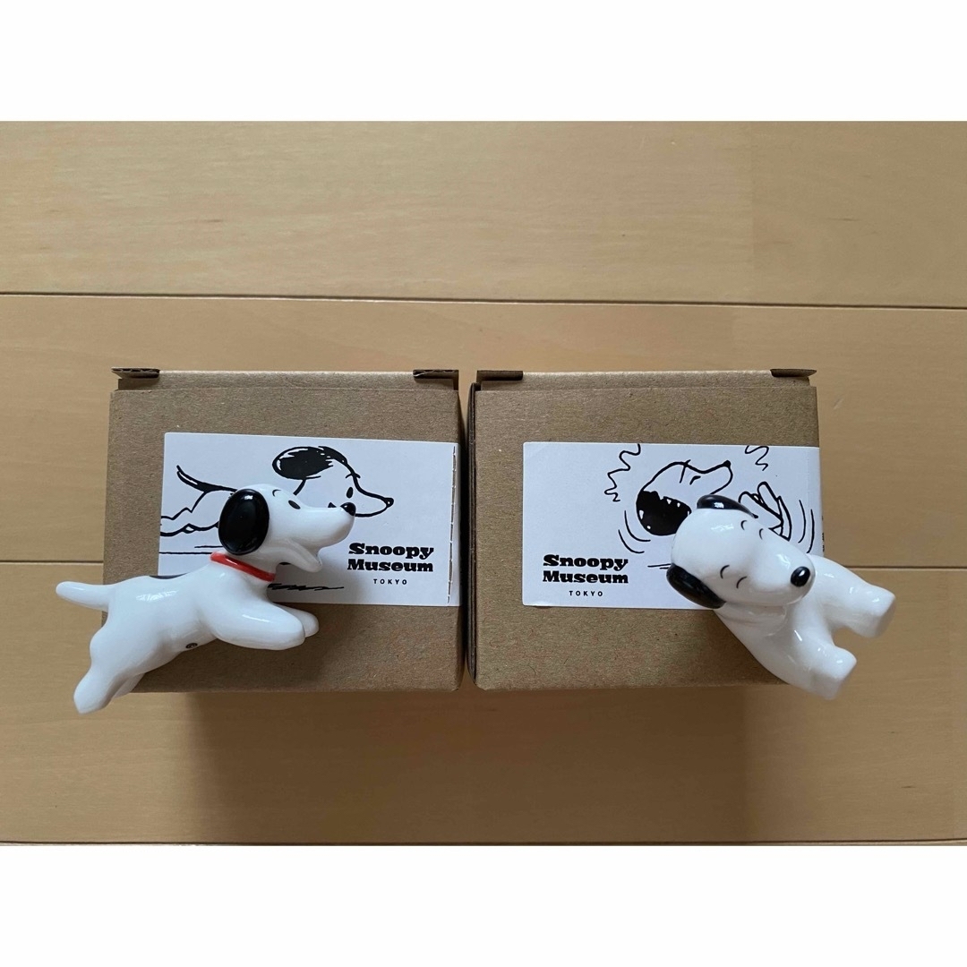 SNOOPY(スヌーピー)のスヌーピー ミュージアム　箸置き　走るスヌーピー  笑うスヌーピー 新品　㉕ エンタメ/ホビーのおもちゃ/ぬいぐるみ(キャラクターグッズ)の商品写真