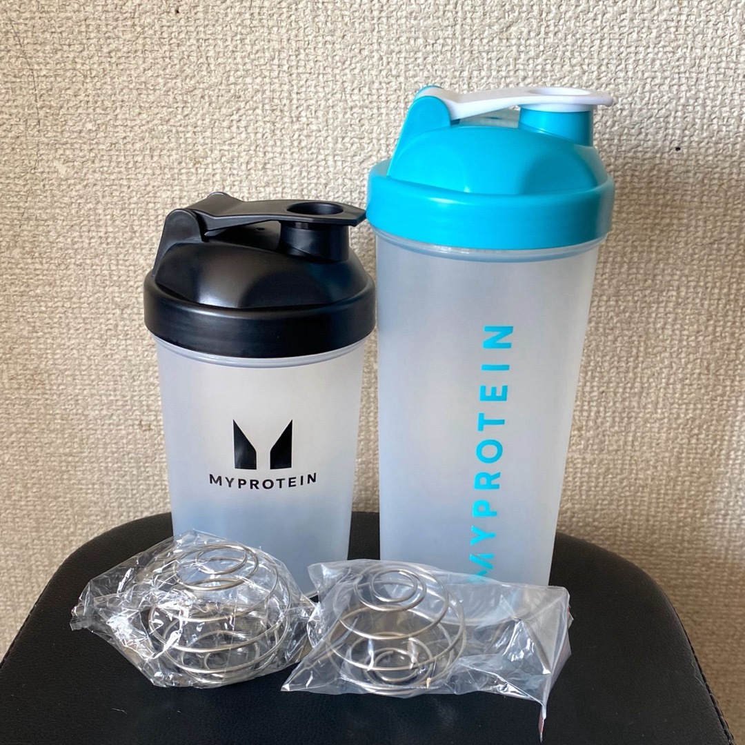 MYPROTEIN(マイプロテイン)のマイプロテイン　 黒シェイカー＆青シェイカー600ml スポーツ/アウトドアのトレーニング/エクササイズ(トレーニング用品)の商品写真