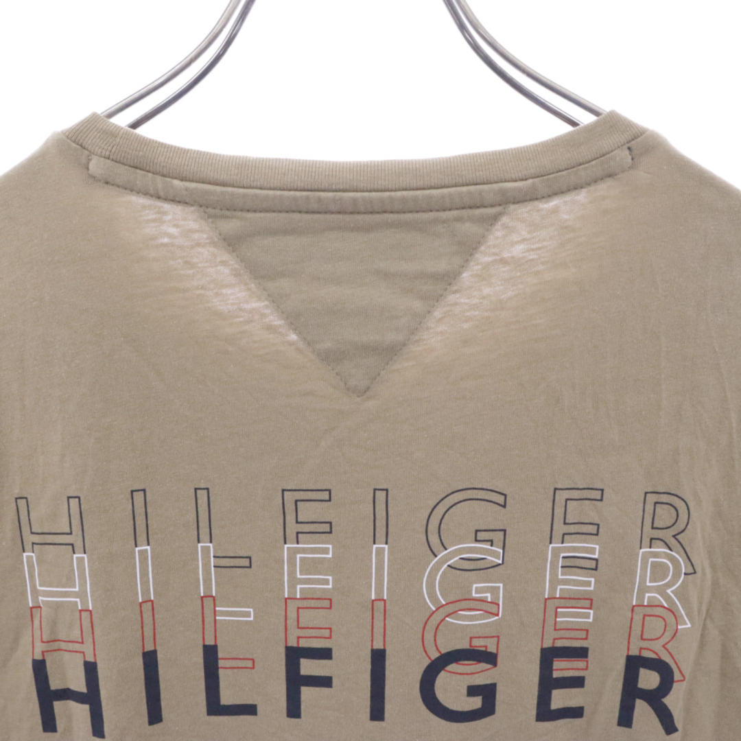 TOMMY HILFIGER(トミーヒルフィガー)のTOMMY HILFIGER トミーヒルフィガー バックロゴTシャツ 半袖 ショートスリーブカットソー カーキ メンズのトップス(Tシャツ/カットソー(半袖/袖なし))の商品写真