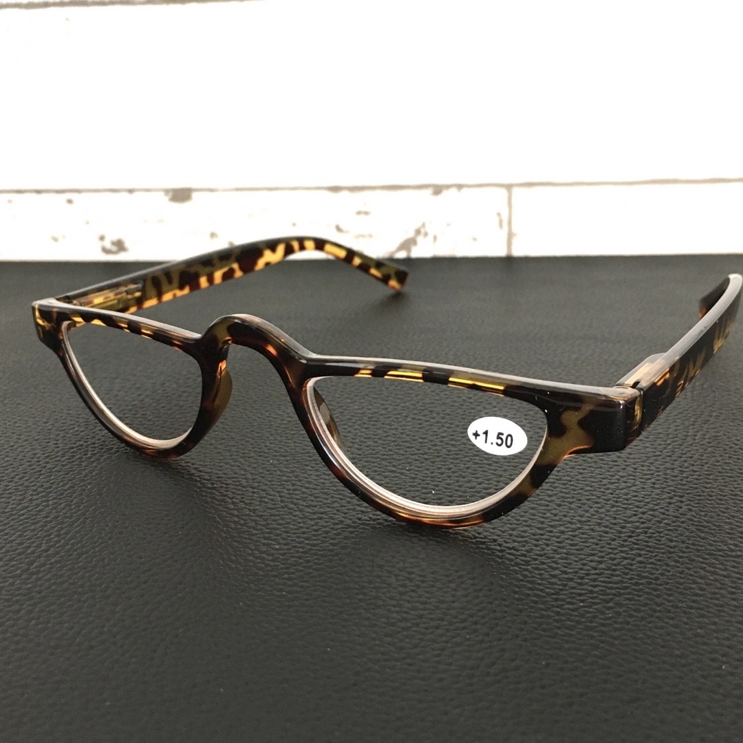 老眼鏡 ハーフムーン型 キャットアイ 1.5 2.0 2.5  レディースのファッション小物(サングラス/メガネ)の商品写真