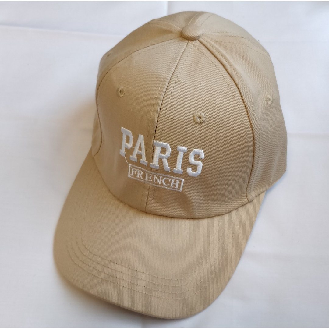 ロゴキャップ PARIS キャップ ベージュ 帽子 韓国 小顔効果 UV防止 レディースの帽子(キャップ)の商品写真