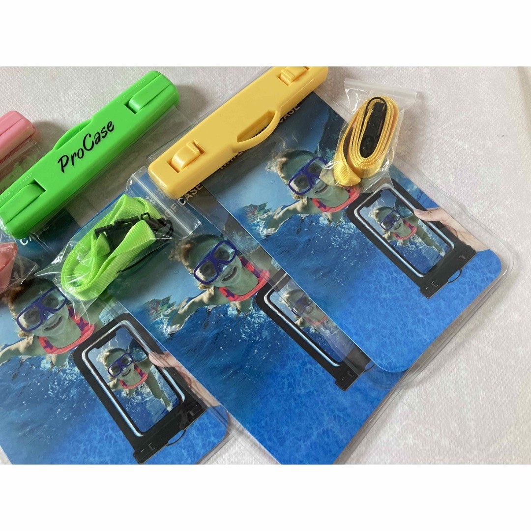 スマホ防水ケース　3色3セット　完全防水　お風呂　海　キャンプで活躍 スマホ/家電/カメラのスマホアクセサリー(iPhoneケース)の商品写真