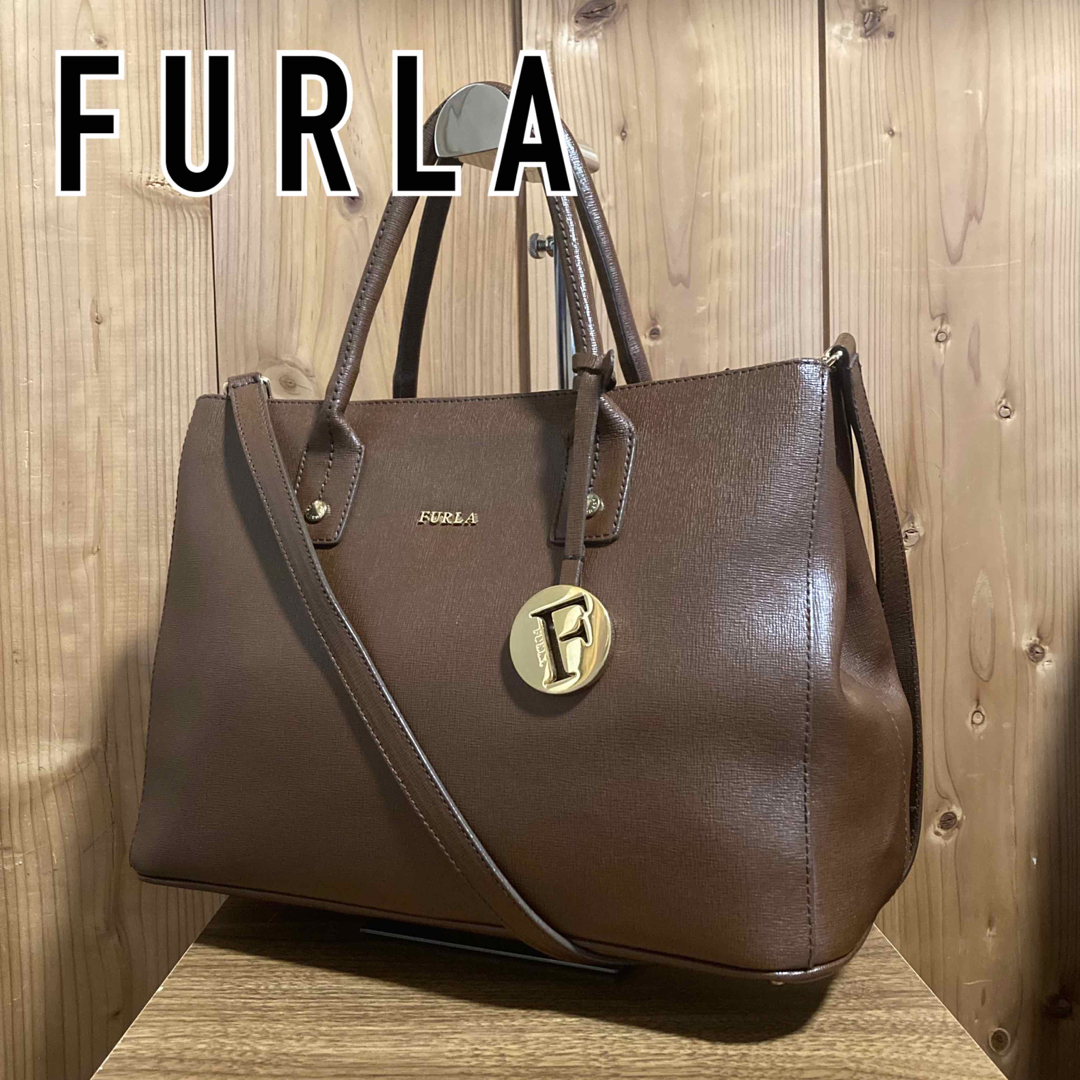 Furla(フルラ)の【美品】FURLA ハンドバッグ リンダ ショルダー 2way 本革 通勤 茶色 レディースのバッグ(ショルダーバッグ)の商品写真