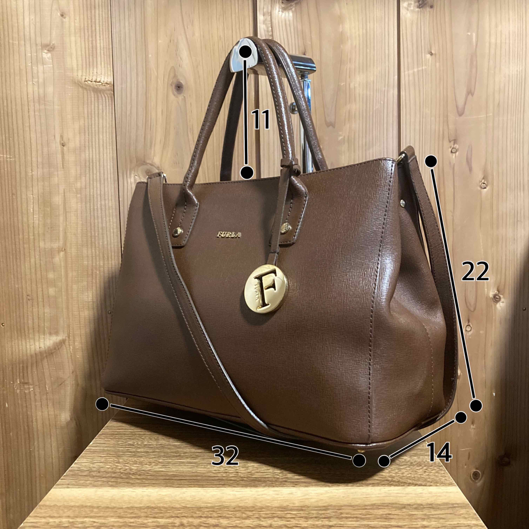 Furla(フルラ)の【美品】FURLA ハンドバッグ リンダ ショルダー 2way 本革 通勤 茶色 レディースのバッグ(ショルダーバッグ)の商品写真