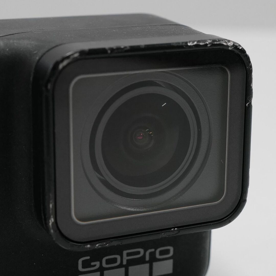 GoPro(ゴープロ)のGoPro HERO7 Black ウェアラブルカメラ USED品 本体+バッテリー 4K動画 CHDHX-701-FW 完動品 中古 CE4043 スマホ/家電/カメラのカメラ(ビデオカメラ)の商品写真