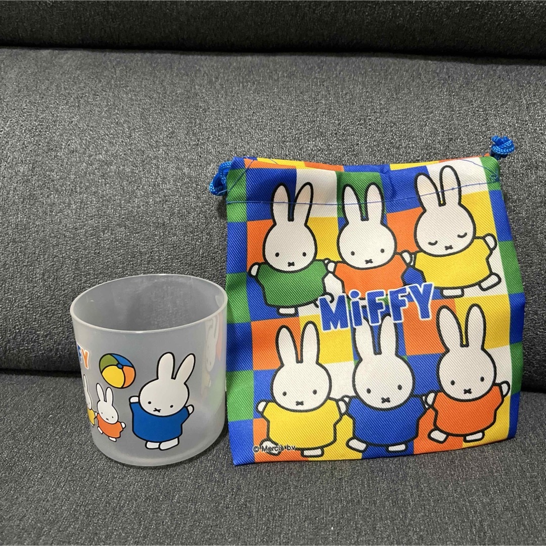 miffy(ミッフィー)の★新品未使用品★ミッフィー　コップ&巾着セット インテリア/住まい/日用品のキッチン/食器(グラス/カップ)の商品写真