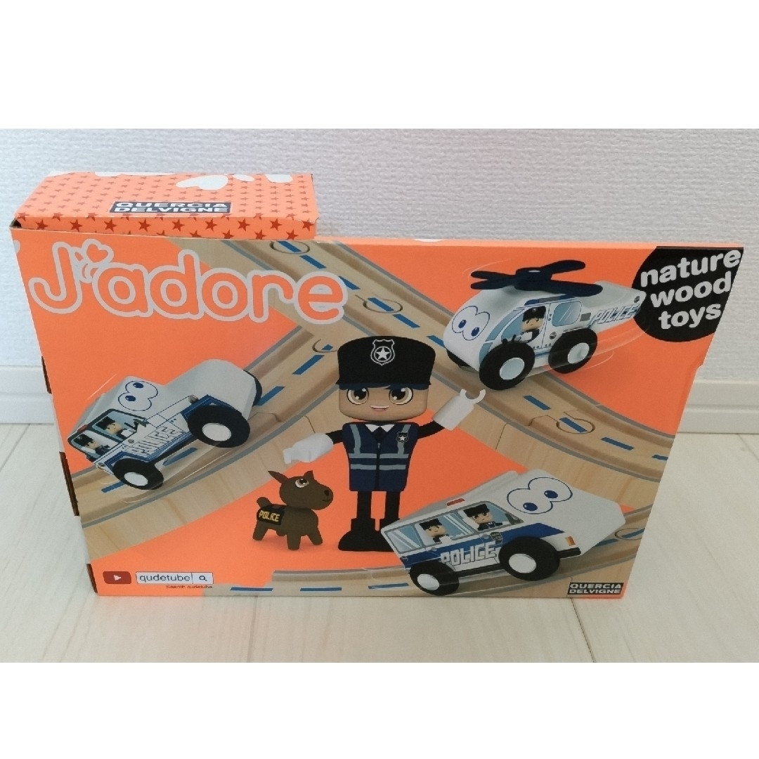 トイザらス(トイザラス)の知育玩具 ジャドール木製パトカー&レールセット キッズ/ベビー/マタニティのおもちゃ(知育玩具)の商品写真