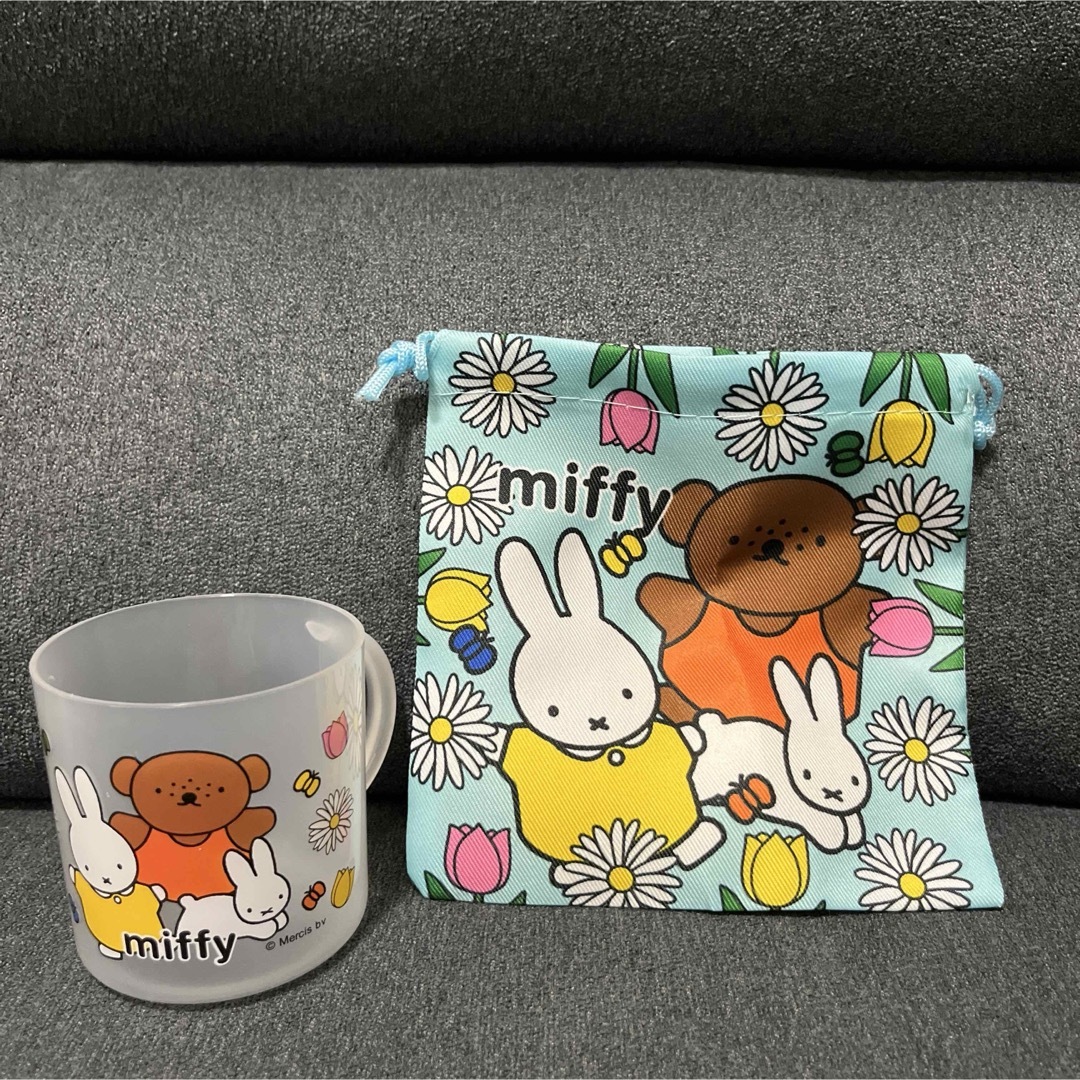 miffy(ミッフィー)の★新品未使用品★ミッフィー　コップ&巾着セット インテリア/住まい/日用品のキッチン/食器(グラス/カップ)の商品写真