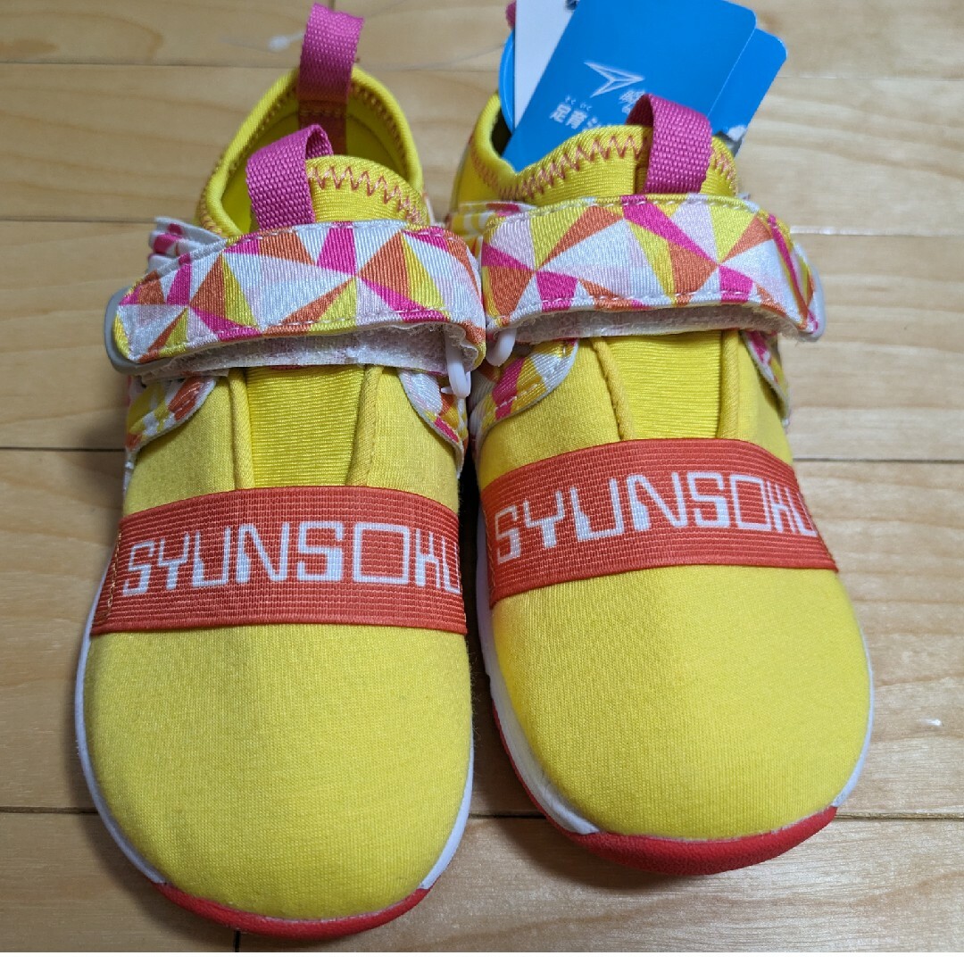 SYUNSOKU（ACHILESS）(シュンソク)の新品タグ付き　瞬足　スニーカー　18cm キッズ/ベビー/マタニティのキッズ靴/シューズ(15cm~)(スニーカー)の商品写真