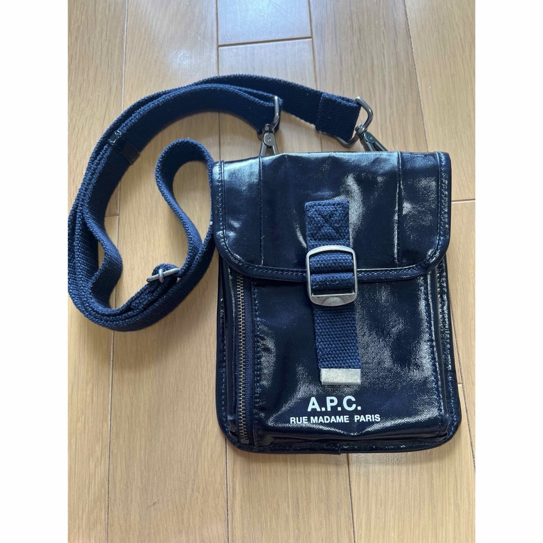 A.P.C(アーペーセー)のA.P.C.  ショルダーバッグ　COETO-H63419 ダークネイビー メンズのバッグ(ショルダーバッグ)の商品写真