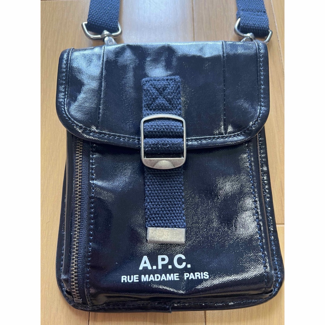 A.P.C(アーペーセー)のA.P.C.  ショルダーバッグ　COETO-H63419 ダークネイビー メンズのバッグ(ショルダーバッグ)の商品写真