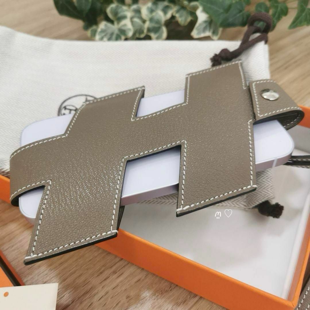 Hermes(エルメス)の確認画像　HERMESエルメス　Hタグフォンケース　エトゥープ　スマホショルダー レディースのバッグ(ショルダーバッグ)の商品写真