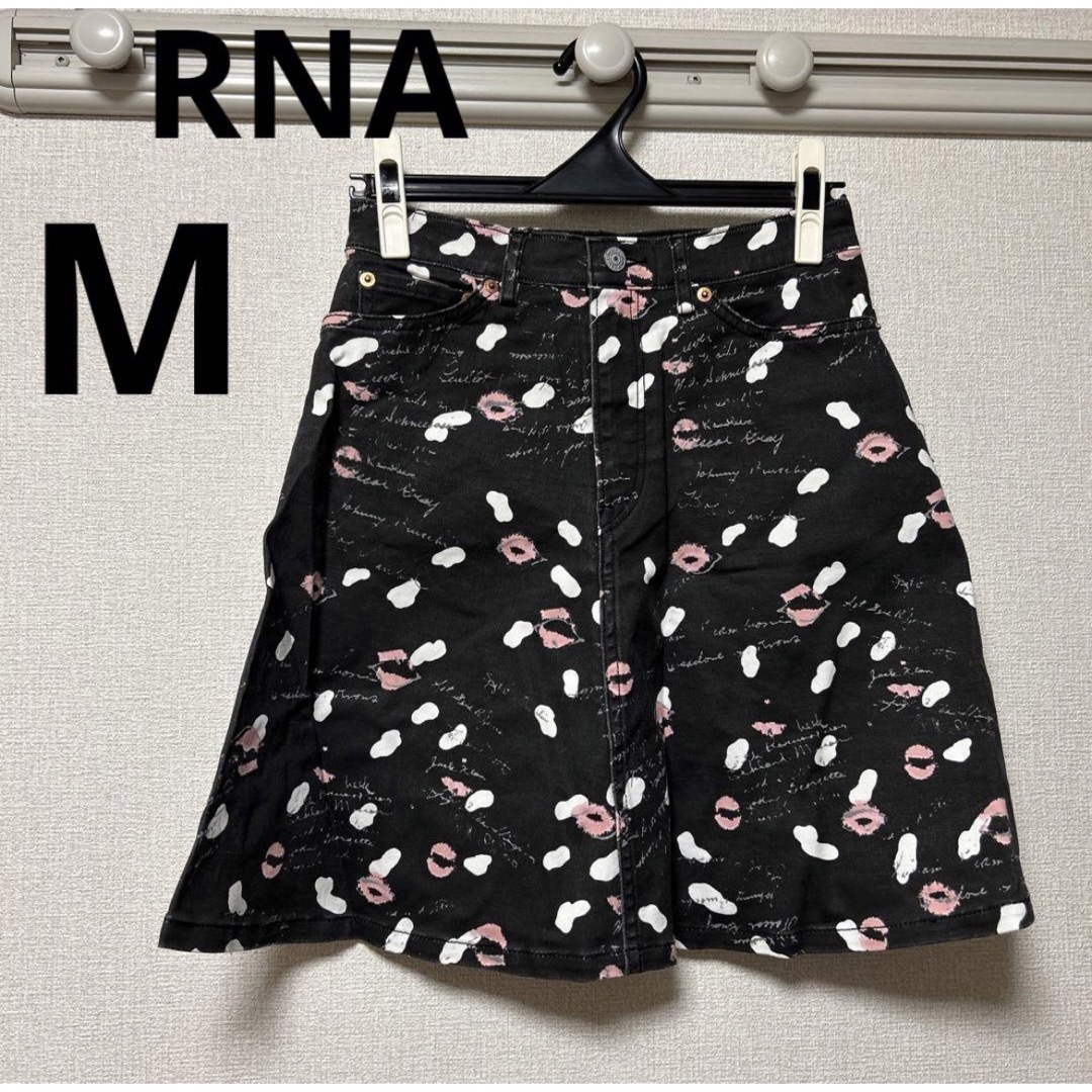 RNA(アールエヌエー)の新品タグ付き♡RNA♡リップ柄スカート レディースのスカート(ひざ丈スカート)の商品写真