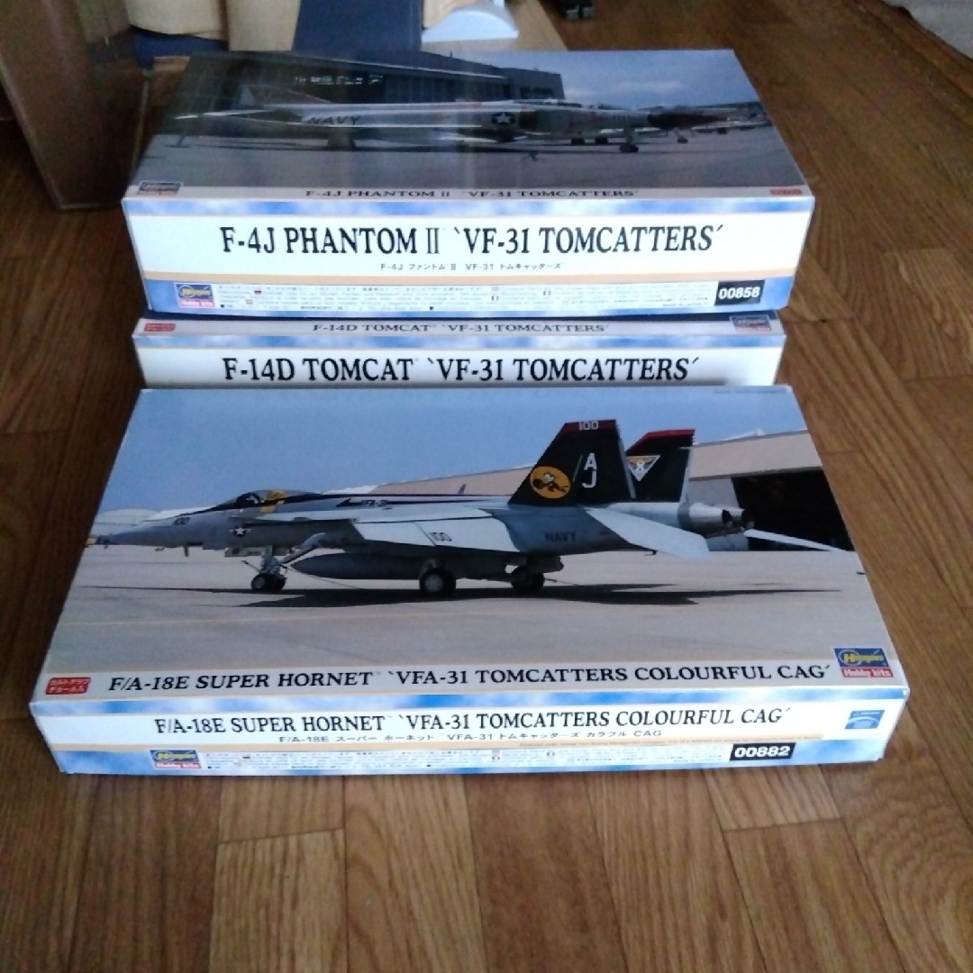 ハセガワ 1/72 F-14D ほか トムキャッターズ 3点セット エンタメ/ホビーのおもちゃ/ぬいぐるみ(模型/プラモデル)の商品写真