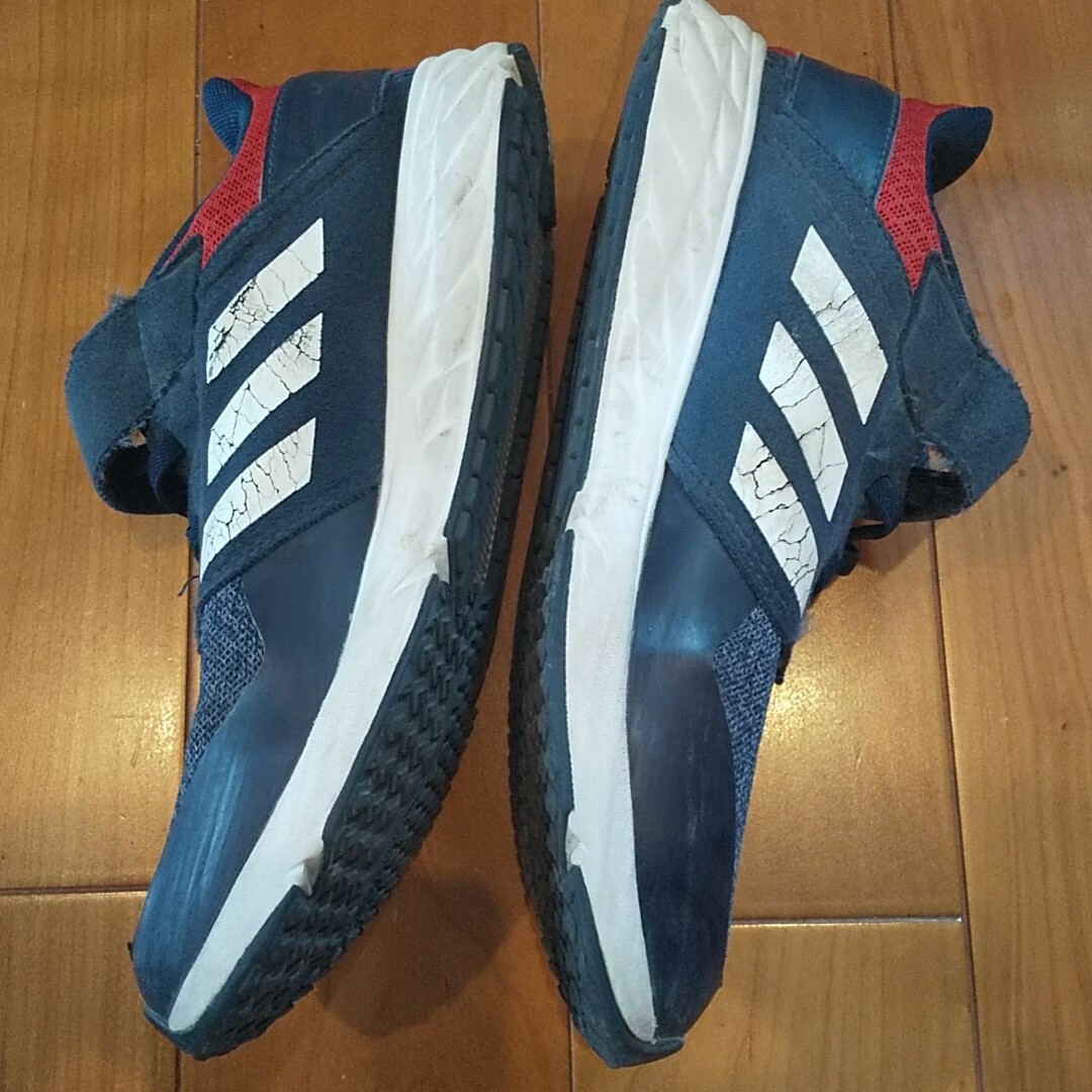 adidas(アディダス)のアディダススニーカー23.5センチ キッズ/ベビー/マタニティのキッズ靴/シューズ(15cm~)(スニーカー)の商品写真