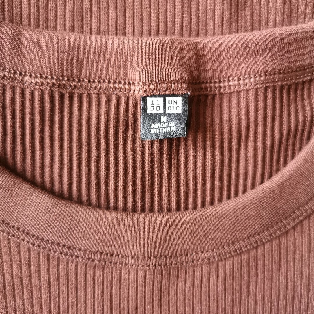 UNIQLO(ユニクロ)のUNIQLOユニクロ　リブ編みTシャツ　トップス　茶色　Mサイズ レディースのトップス(Tシャツ(半袖/袖なし))の商品写真