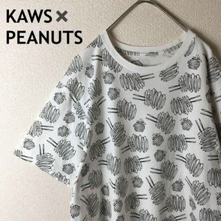 D2 KAWS UT 半袖　Tシャツ スヌーピー　Ｌメンズ パターンロゴ　白(Tシャツ/カットソー(半袖/袖なし))