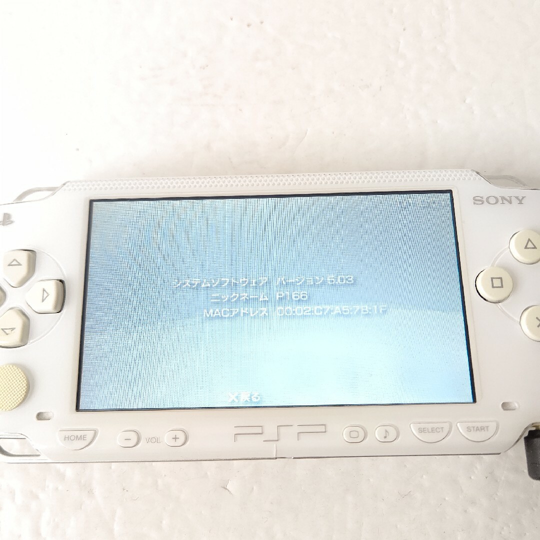 PlayStation Portable(プレイステーションポータブル)のSONY　PSP1000 セラミックホワイト　プレイステーションポータブル　美品 エンタメ/ホビーのゲームソフト/ゲーム機本体(携帯用ゲーム機本体)の商品写真