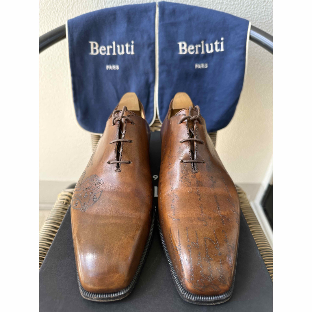 Berluti(ベルルッティ)の特注60万円 ベルルッティ カリグラフィー オン アレッサンドロ シューズ 美品 メンズの靴/シューズ(ドレス/ビジネス)の商品写真