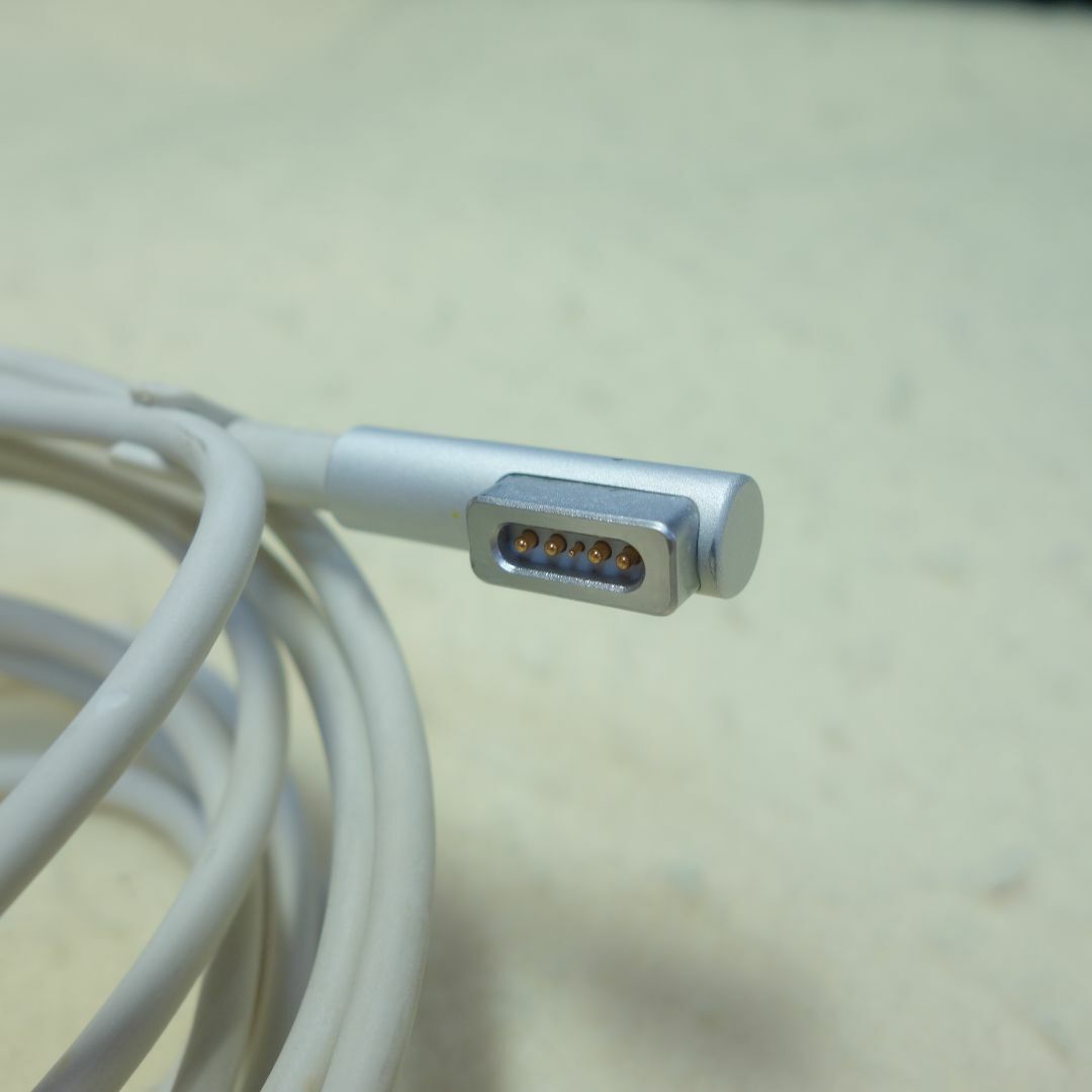 Apple(アップル)のApple純正◆MagSafe Power Adapter◆A1344 60W スマホ/家電/カメラのPC/タブレット(PC周辺機器)の商品写真